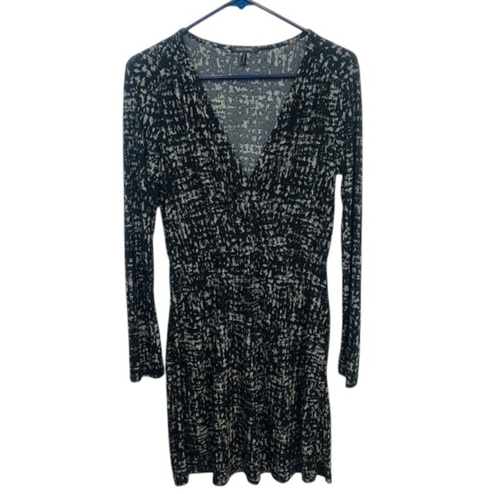 Daisy Fuentes Knee Length Wrap Dress Black Gray Print Long Sleeve V‎ Neck Size S
